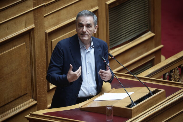 Τσακαλώτος: Ανάγκη αλλαγής δομής της οικονομίας – Πληθωρισμός λόγω κερδών και όχι εργασίας