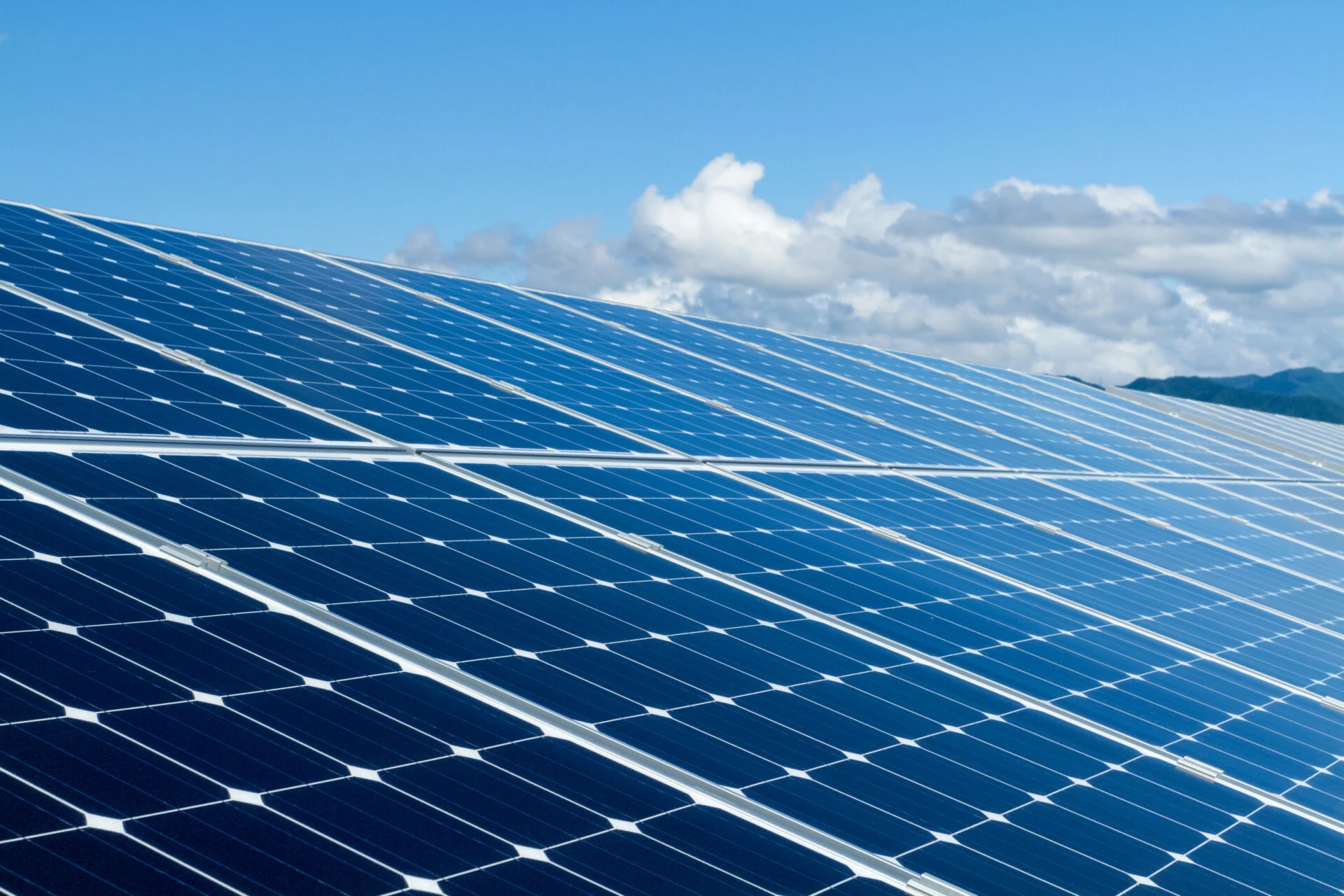 HelleniQ Energy: Deal με Mytilineos για την απόκτηση φωτοβολταϊκών έργων στη Ρουμανία