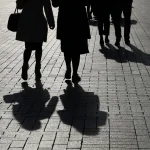 Καθημερινότητα σε κρίση: Ανασφάλεια, άγχος επιβίωσης και ρήγμα εμπιστοσύνης