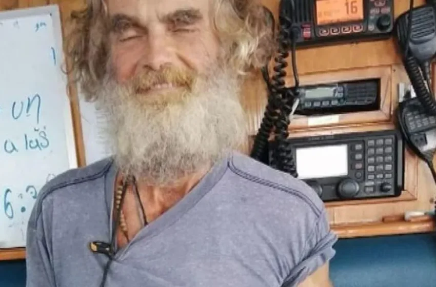 Ειρηνικός: Ναυαγός επιβίωσε με τον σκύλο του για μήνες με ωμά ψάρια και βρόχινο νερό