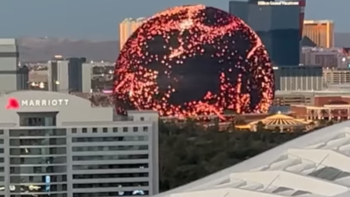 Από δίνες «λάβας» καλύφθηκε η MSG Sphere στο Λας Βέγκας
