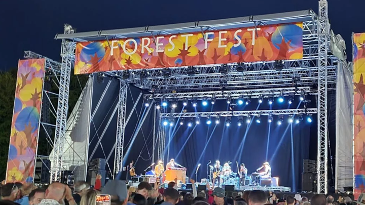 Forest Fest: Ενα Μουσικό Φεστιβάλ σε χωριό της Ιρλανδίας
