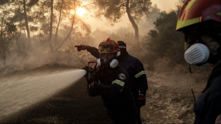 Ρόδος: Στάχτη 30.000 χιλιάδες στρέμματα δάσους