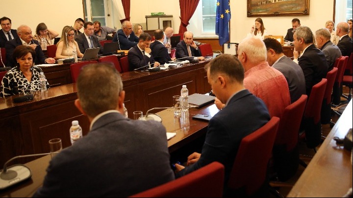 Στην επιτροπή Οικονομικών της Βουλής το ν/σ για την ενίσχυση των εισοδημάτων