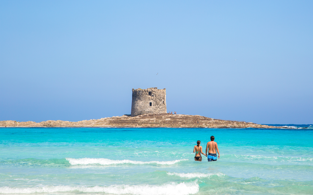 Ιταλία: Έτσι έσωσαν την απόλυτη παραλία της La Pelosa από τον υπερτουρισμό