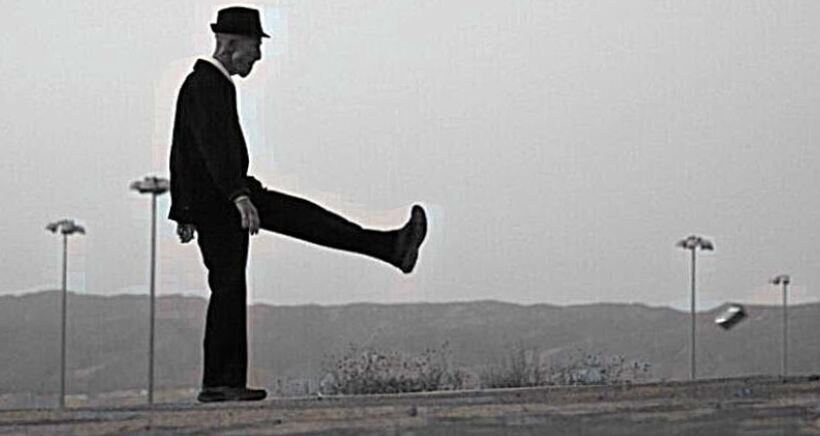 Κλωτσώντας το τενεκεδάκι παραπέρα…