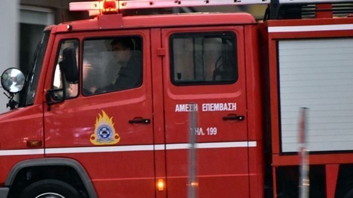 Χάος στην Εθνική οδό Αθηνών – Κορίνθου λόγω πυρκαγιάς σε βυτιοφόρο – Έκλεισαν και τα δύο ρεύματα στην Κακιά Σκάλα