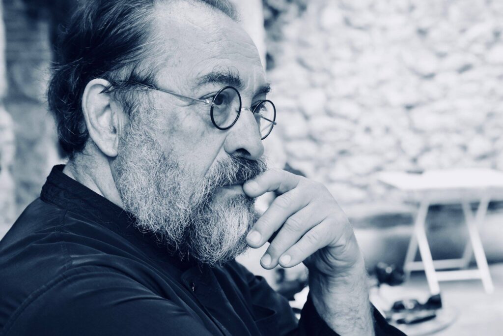 Πατέρας Αλέξανδρος Καριώτογλου: Η Εκκλησία δεν έχει θέση στη Βουλή