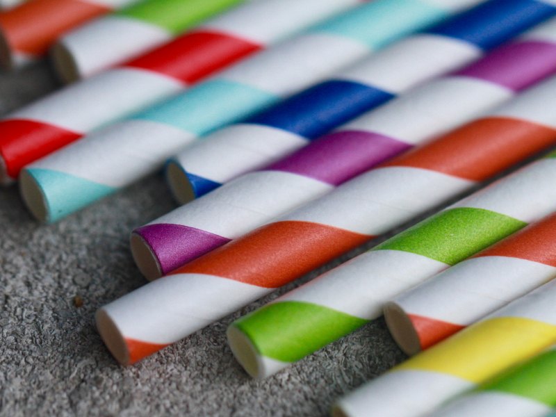 «Ανατροπή» με τα χάρτινα καλαμάκια: Εντοπίστηκαν χημικές ουσίες δυνητικά βλαβερές για την υγεία