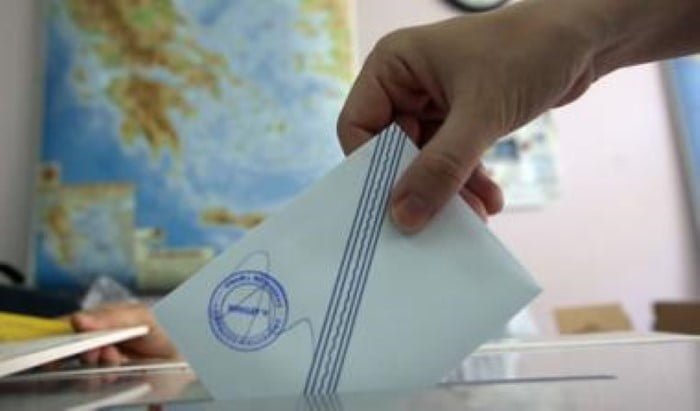 Εκλογικός νόμος: Η κυβέρνηση «παγώνει» τη συζήτηση ενόψει ΔΕΘ αλλά…