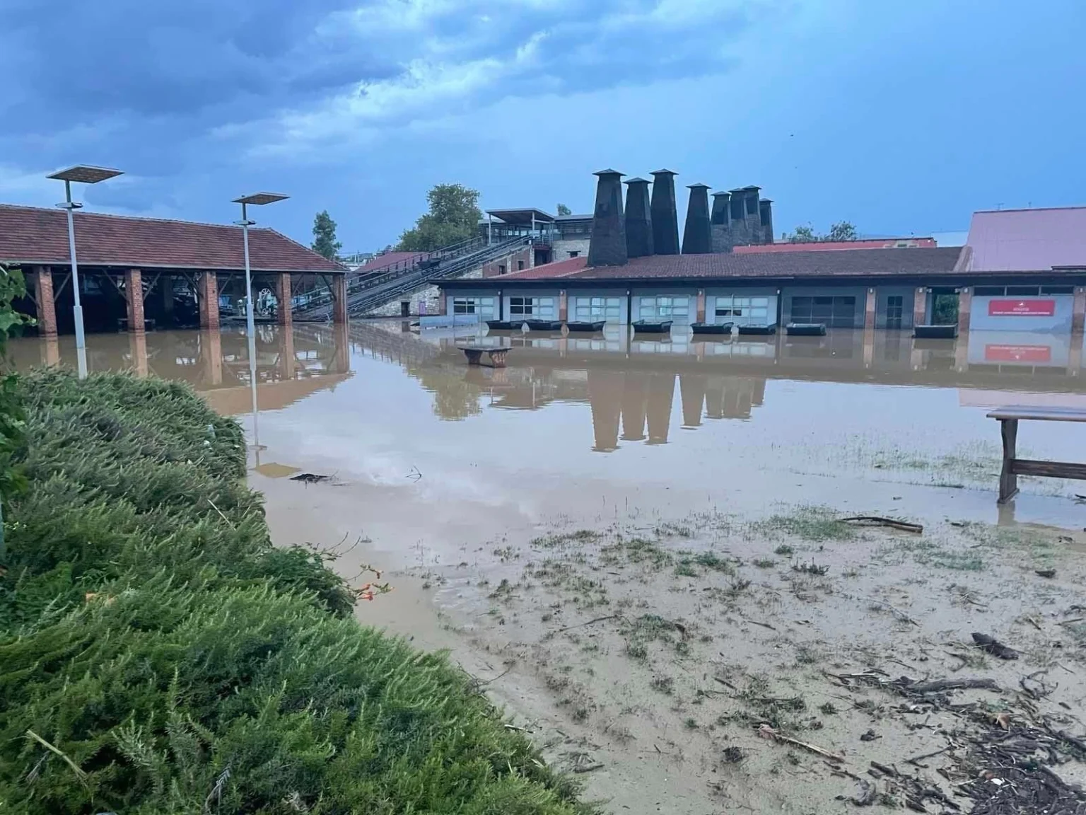 Μεγάλες καταστροφές στο Πανεπιστήμιο Θεσσαλίας – Αναστολή λειτουργίας του ιδρύματος