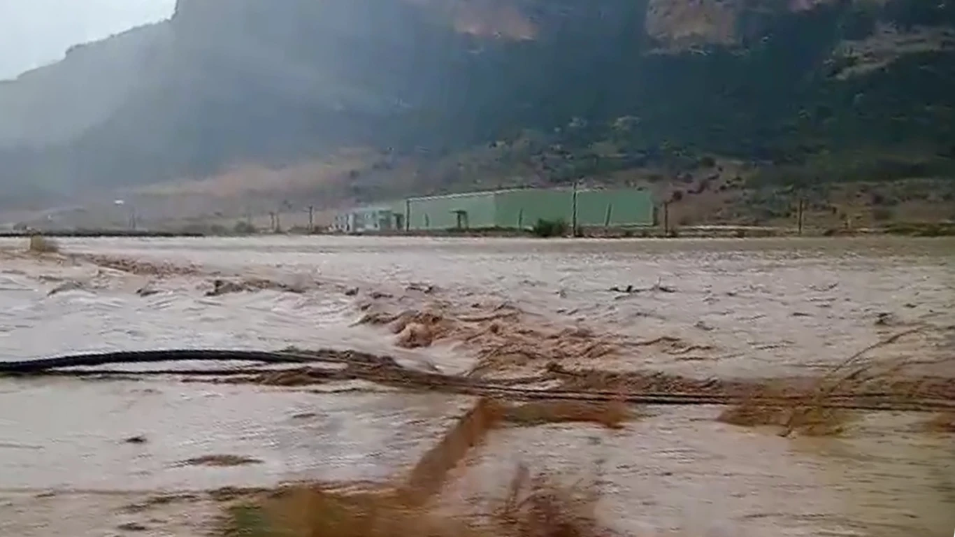 Κορινθία – Πλημμύρες: Εγκλωβίστηκαν για ώρες εργαζόμενοι σε βιομηχανία γιατί η παραγωγή&hellip;