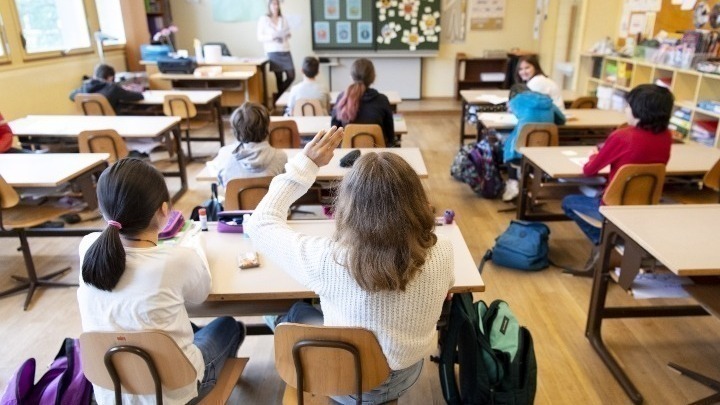 PISA 2025: Οι επιδόσεις των Ελλήνων μαθητών υποχωρούν και η απόσταση από τον ΟΟΣΑ μεγαλώνει