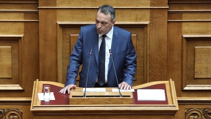 Σπαρτιάτες: Ο Β. Στίγκας κατηγορεί τους 11 βουλευτές για αντιποίηση της σφραγίδας και της επωνυμίας του κόμματος