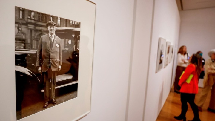 Έκθεση αφιερωμένη στο έργο της φωτογράφου Έβελιν Χόφερ