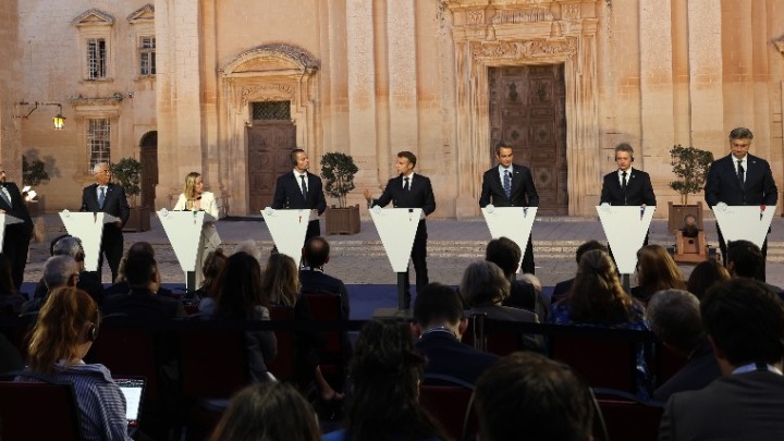 Μητσοτάκης στη MED9: Να αποφασίζει η Ευρώπη ποιος μπαίνει στην ΕΕ και όχι οι διακινητές