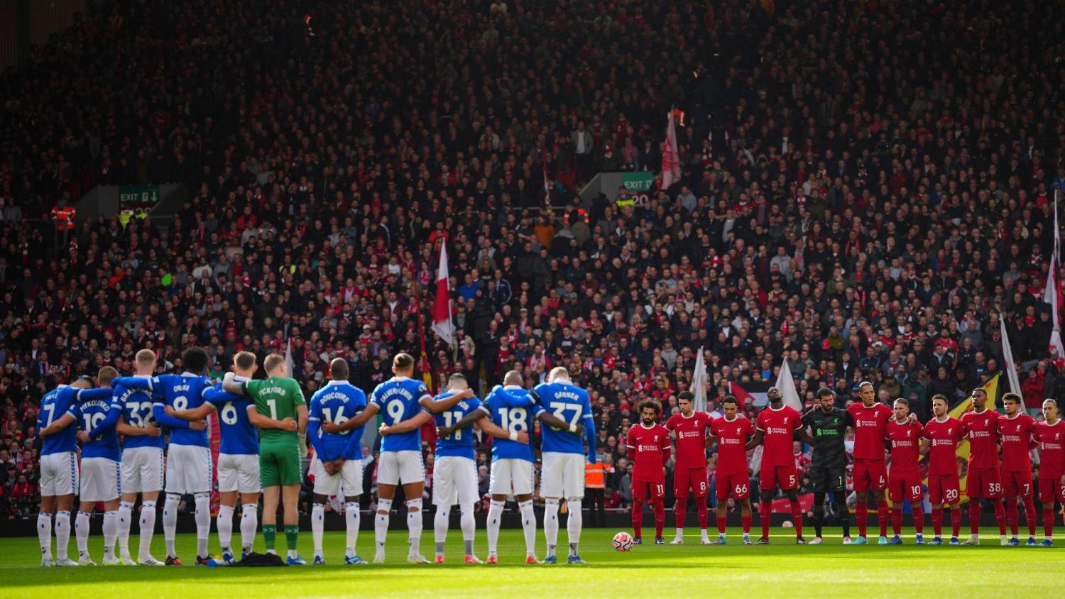 Πανό υπέρ της Παλαιστίνης ύψωσαν οπαδοί της Λίβερπουλ: «Για όνομα του Θεού Σώστε τη Γάζα!»