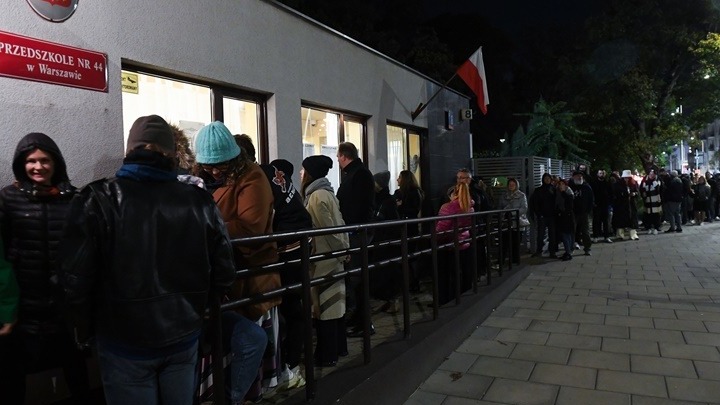 Πολωνία: Οι γυναίκες και οι νέοι έδωσαν τη νίκη στην αντιπολίτευση