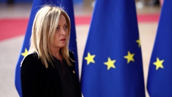 Η Μελόνι χωρίζει από τον σύντροφό της για να αποφύγει πολιτική κρίση