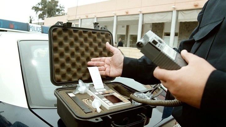 Αλκοτέστ: Το 13,7% των ατόμων που διασκεδάζουν το Σαββατοκύριακο ξεπερνάει το επιτρεπτό όριο αλκοόλ στην Ελλάδα