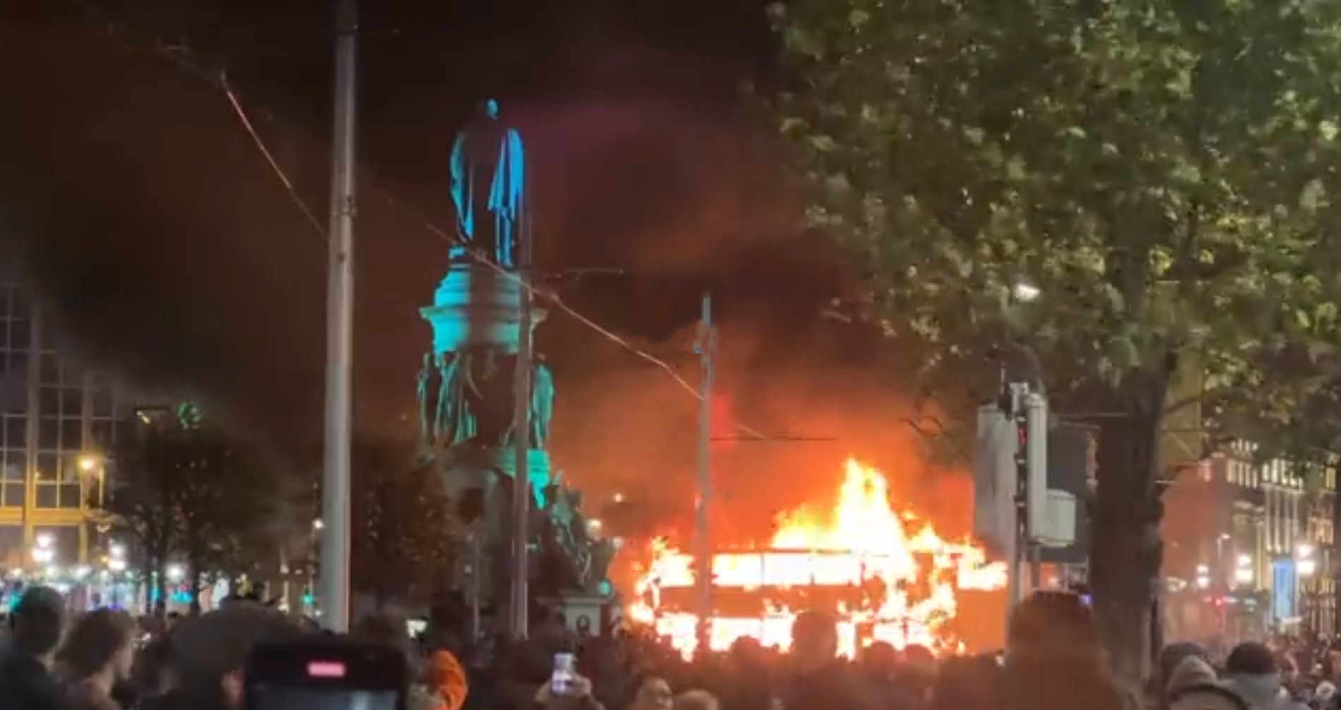 Ιρλανδία: Ακροδεξιοί βύθισαν στο χάος το Δουβλίνο από ένα fake news