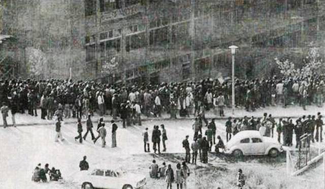 Χρίστος Ζαφείρης / 17 Νοέμβρη 1973: Γιατί πέρασε στα «ψιλά» το Πολυτεχνείο της&hellip;