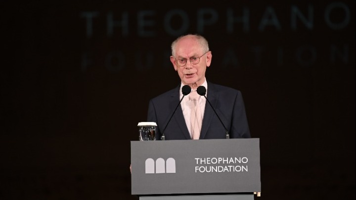 Βραβείο «Αυτοκράτειρα Θεοφανώ» – Χέρμαν Βαν Ρομπέι: «Οι πόλεμοι και η κλιματική αλλαγή είναι η μεγαλύτερη απειλή της ανθρωπότητας»