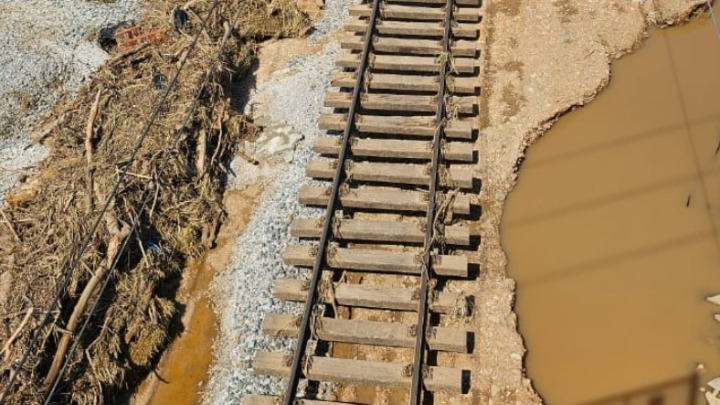 Οι συνέπειες από τις καταστροφές στο σιδηροδρομικό δίκτυο της Θεσσαλίας