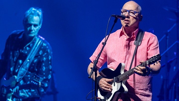 Ο frontman των Dire Straits Μαρκ Νόπφλερ πουλάει σε δημοπρασία 120 κιθάρες και ενισχυτές