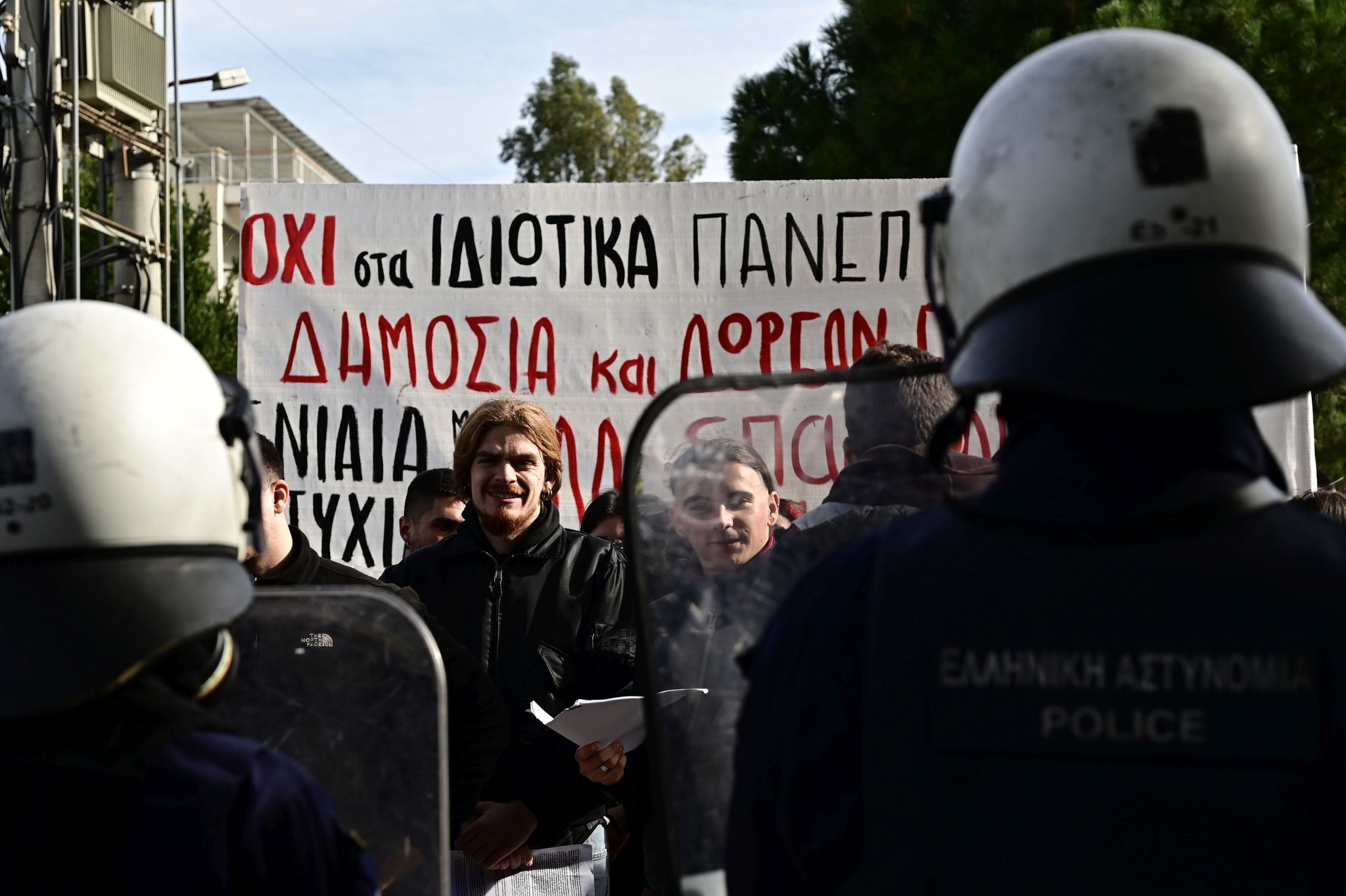 Καβούρι: Χημικά από τα ΜΑΤ για να σπάσουν τη φοιτητική διαδήλωση
