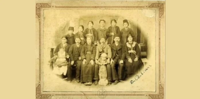 Οι σφαγές, οι διωγμοί, η Μικρασιατική Καταστροφή και η προσαρμογή στην Ελλάδα μέσα από τον φωτογραφικό φακό των Ντιλντιλιάν