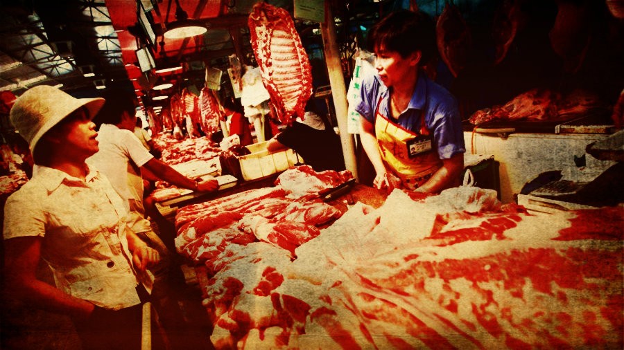 Οι τιμές του χοιρινού σπρώχνουν την Κίνα στον αποπληθωρισμό