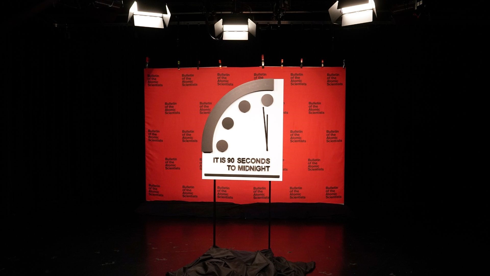 Το Ρολόι της Αποκάλυψης θα «δείξει» το τέλος της ανθρωπότητας το 2024