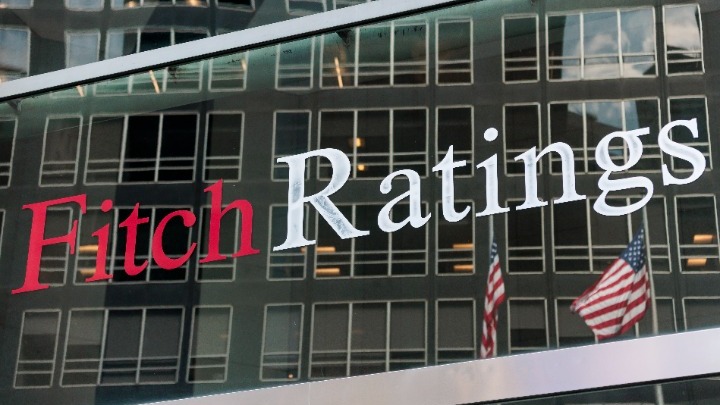 O οίκος Fitch αναβάθμισε το ελληνικό αξιόχρεο στην επενδυτική βαθμίδα 