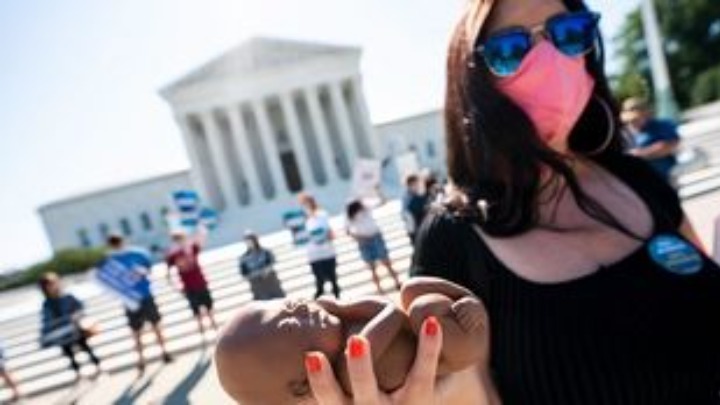 Δικαίωμα στην άμβλωση: Αυστηροί περιορισμοί ή απειλή σε πολλές χώρες της Ευρώπης