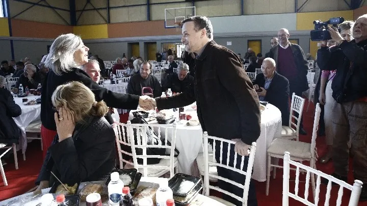 Ο Χάρης Δούκας στο Γεύμα Αγάπης για τους άστεγους της Αθήνας