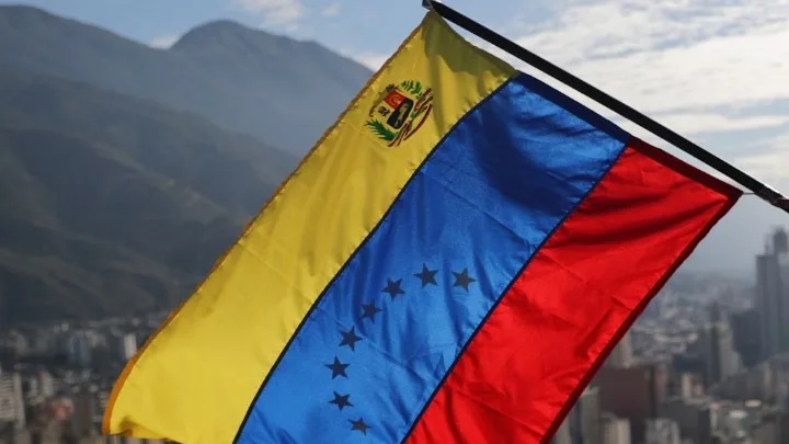 Βενεζουέλα: “Αμυντικά” στρατιωτικά γυμνάσια σε απάντηση για την παρουσία βρετανικού πολεμικού πλοίου&hellip;