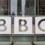 Διπλή παραίτηση στην κορυφή του BBC: Ντοκιμαντέρ για τον Τραμπ προκαλεί σεισμό στο βρετανικό δίκτυο
