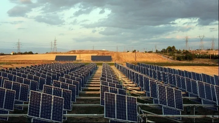 Οι ΗΠΑ επιβάλλουν δασμούς έως… 3.521% σε ηλιακά πάνελ από τη νοτιοανατολική Ασία – Η Καμπότζη στο επίκεντρο της κρίσης