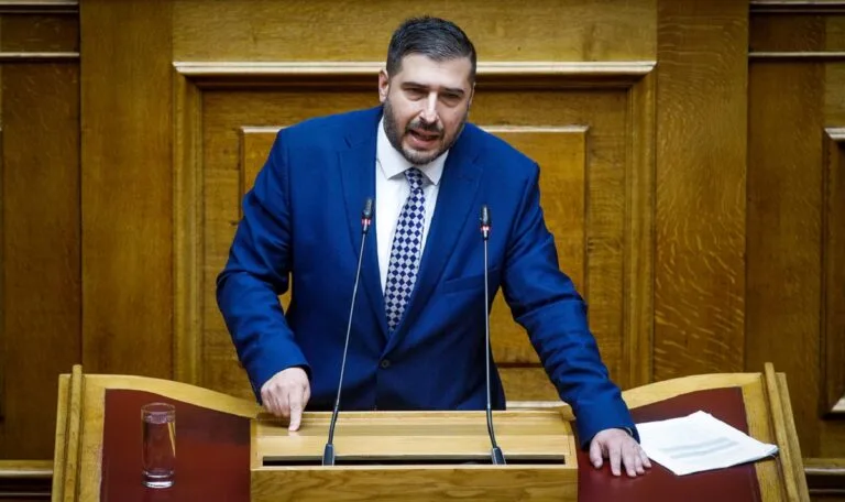 «Σπαρτιάτες»: Ανεξαρτητοποιήθηκε ο Χ. Κατσιβαρδάς – Έμειναν με 10 βουλευτές