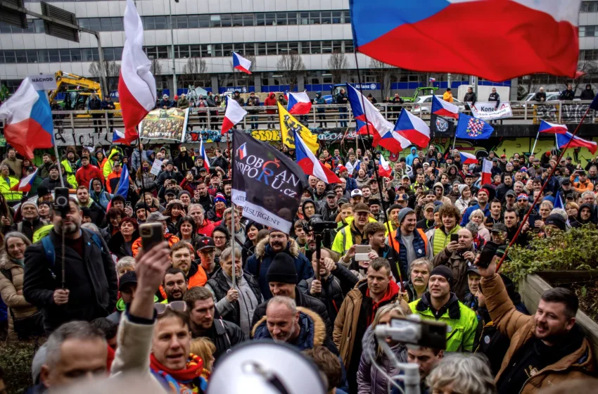 Politico: Αυτός είναι ο μοναδικός τρόπος για ανακοπεί το ρεύμα ανόδου της ακροδεξιάς&hellip;