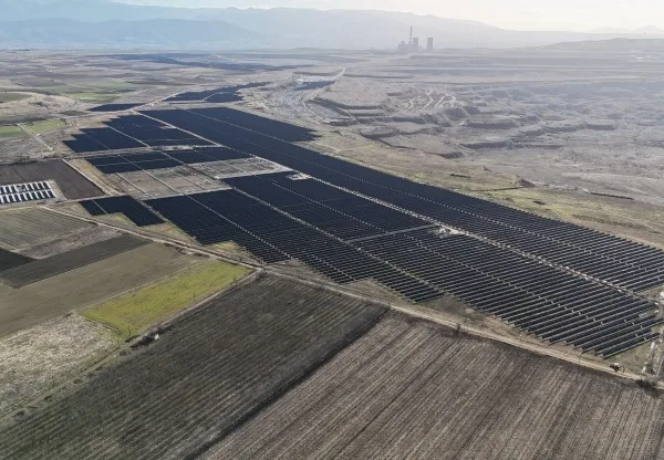ΔΕΗ και RWE κατασκευάζουν πρόσθετο φωτοβολταϊκό έργο ισχύος 450 MWp στο Αμύνταιο