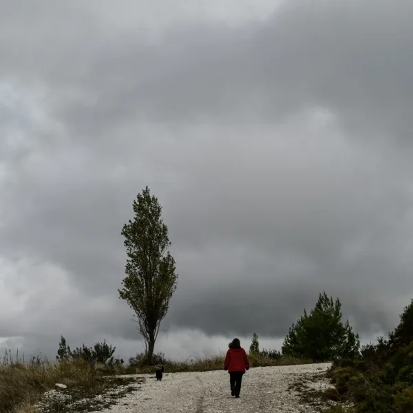 Καιρός Χριστουγέννων: Βροχές, καταιγίδες και τοπικές χιονοπτώσεις στο τριήμερο 24–26 Δεκεμβρίου
