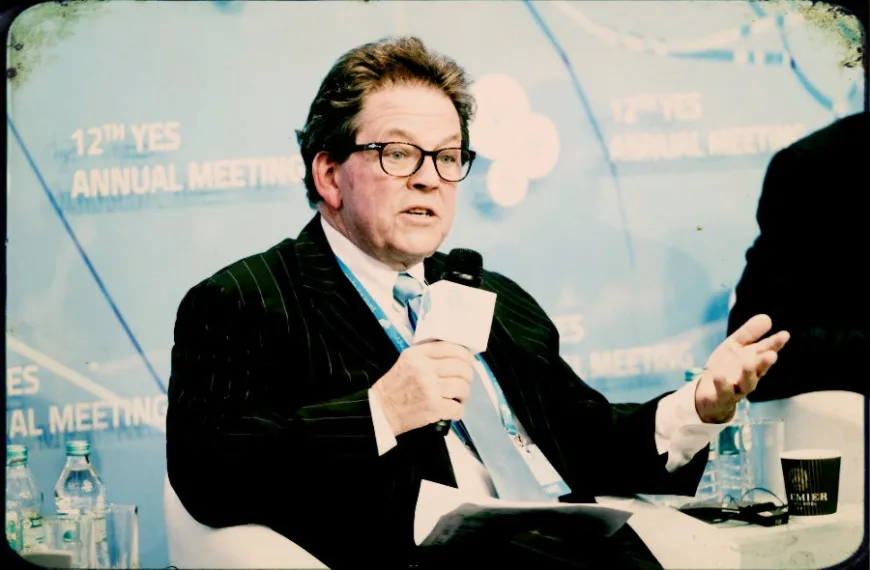 Άρθουρ Λάφερ για παγκόσμια «φούσκα»: «Αργός δημοσιονομικός θάνατος περιμένει ορισμένες χώρες»