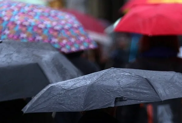 Χριστούγεννα με ομπρέλα και χωρίς παλτό