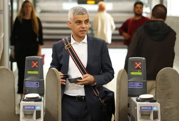 Ανησυχεί ο δήμαρχος του Λονδίνου για το «χάος» που ενδέχεται να προκληθεί με τους νέους ελέγχους της ΕΕ