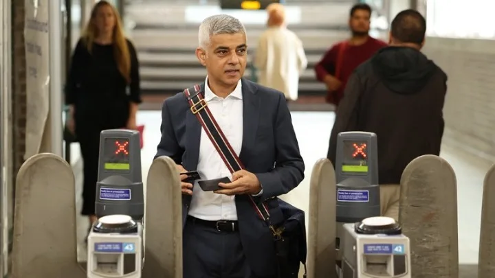 Ανησυχεί ο δήμαρχος του Λονδίνου για το «χάος» που ενδέχεται να προκληθεί με&hellip;