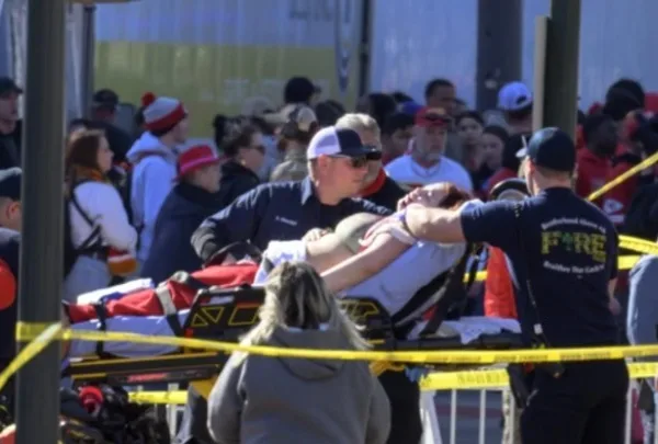 Ένας νεκρός και αρκετοί τραυματίες από πυροβολισμούς στην παρέλαση του Super Bowl στο Κάνσας Σίτι