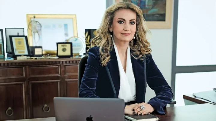 Σοφία Κουνενάκη Εφραίμογλου: Παράθυρο ευκαιρίας.