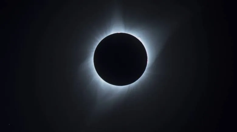 Oλική έκλειψη ηλίου στις ΗΠΑ: Γιατί οι αρχές εκδίδουν “οδηγίες καταστροφής” στους&hellip;